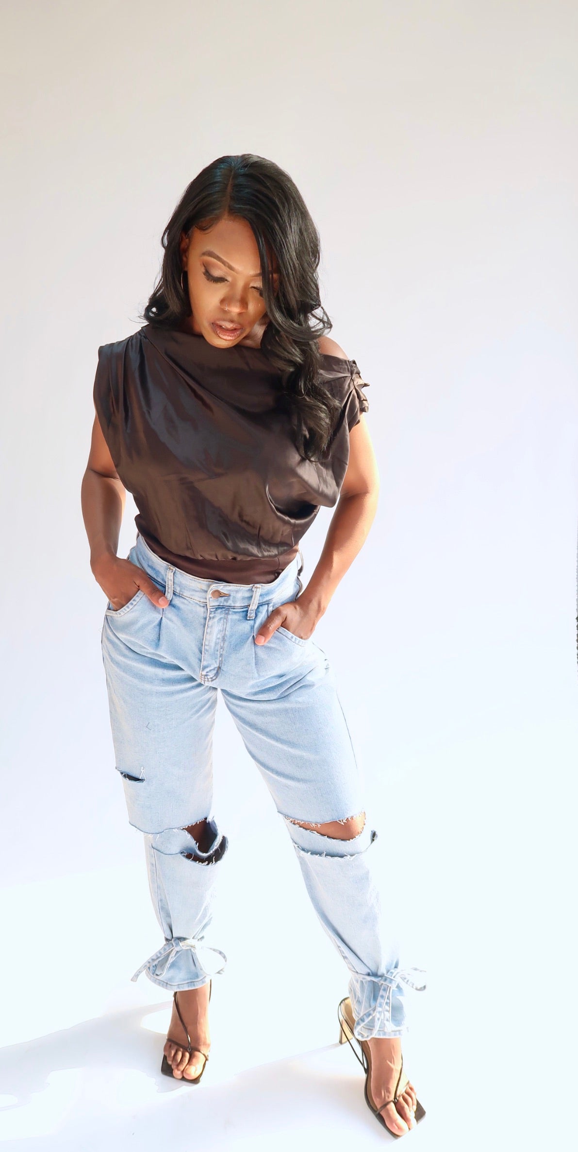 RIPPED AND TIED JEANS